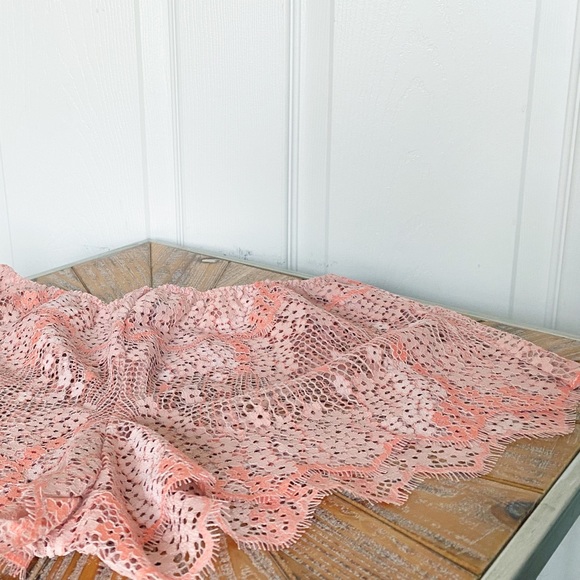 NIP Victoria’s Secret Flower Lace Shorts in Size Small - Picture 5 of 10